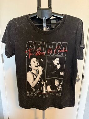 Selena Como La Flor Graphic Tee - Black